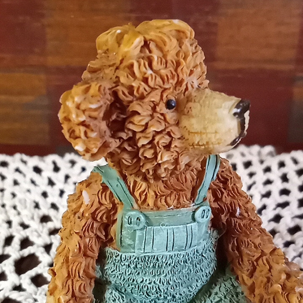 "1990" RESIN TEXTURED TEDDY BEAR WITH GREEN OVERALLS(CH/TP) - Picture 13 of 14